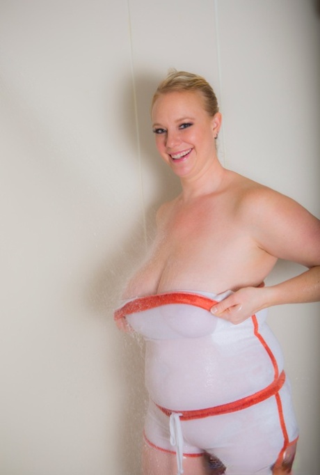 Amateur BBW Cameron uncovers her saggy tits as she gets wet and naked at once