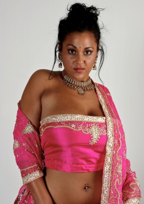 Indian female Keira unveils her big natural tits in bikini bottoms