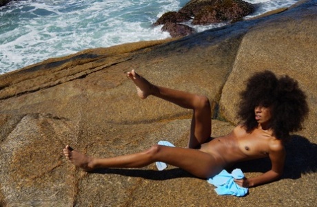 Ebony teen Isadora poses totally naked during oceanside action