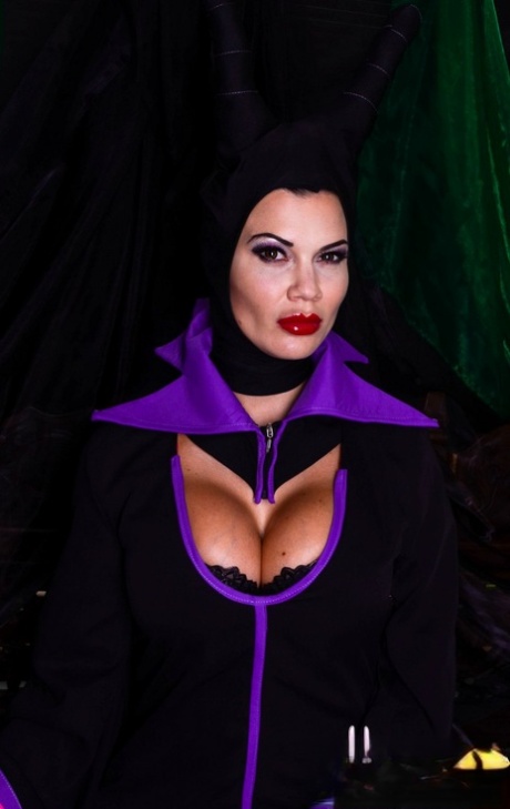 UK model Jasmine Jae toys her pierced pussy in cosplay clothing