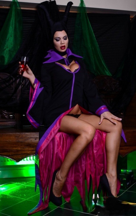 UK model Jasmine Jae toys her pierced pussy in cosplay clothing