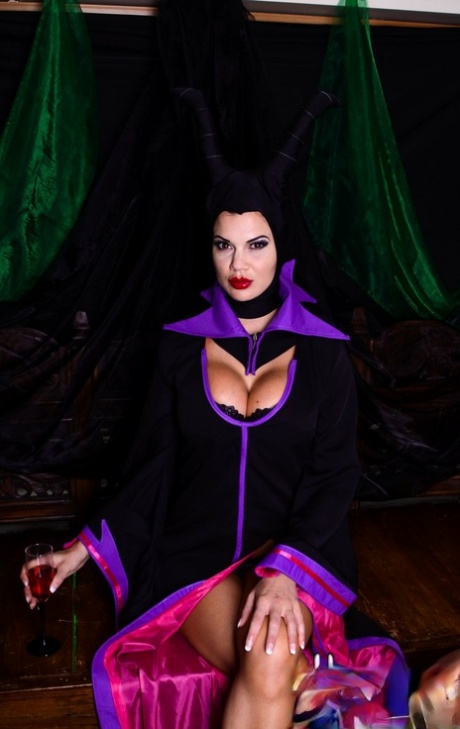 UK model Jasmine Jae toys her pierced pussy in cosplay clothing