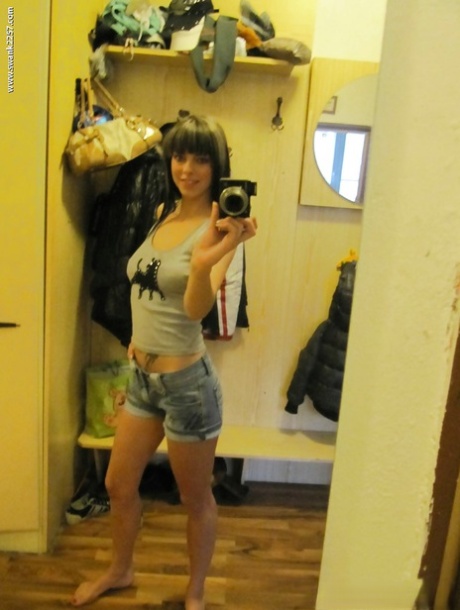 Sweet girlfriend Mellie gets some naked self shots in the mirror