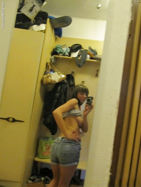 Sweet girlfriend Mellie gets some naked self shots in the mirror