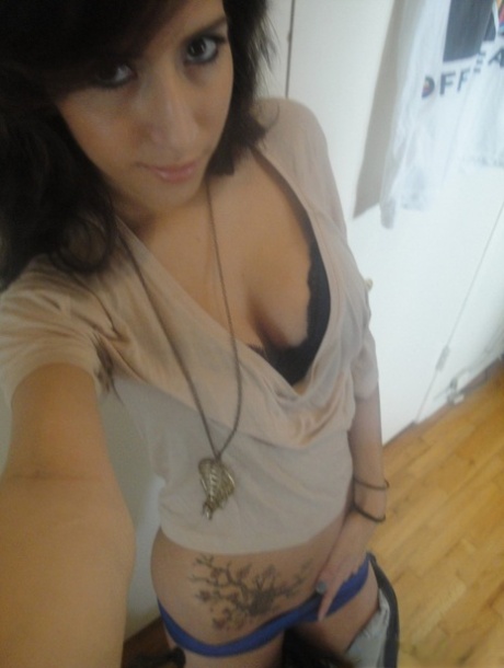 Latina ten April O'Neil whips out her big tits for selfies