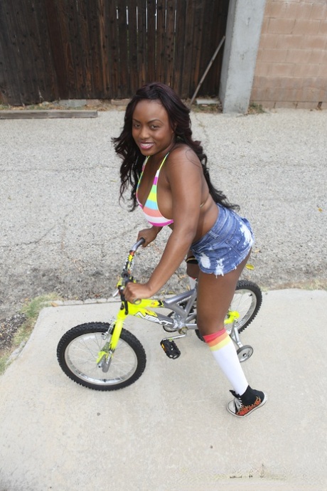 Black goddess Jada Fire exposing big ass and boobs after a bike ride