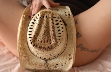 Busty cowgirl Eva Notty toying her horny shaved pussy with a blue dildo