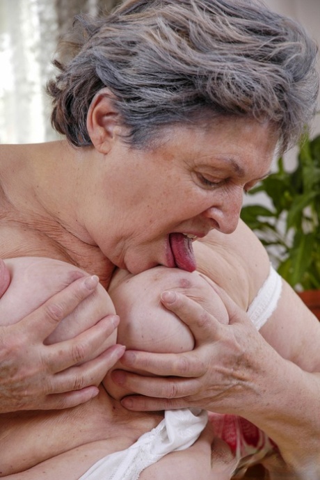 Busty British granny Camilla Creampie uses her old sex toy while masturbating
