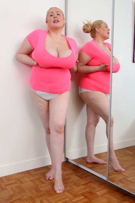 Mature Moroccan BBW Dalila strips and shakes her enormous saggy tits