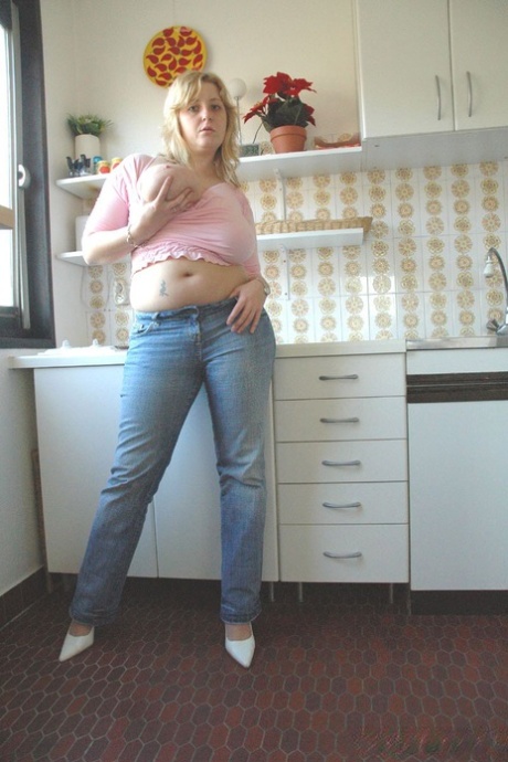 Bored housewife Davina unveils her monster melons and plays with them