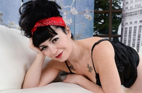 Black haired babe Siouxsie Q unveils her tasty cunt and poses on a bed