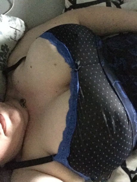 Sexy American BBW teasing with her cleavage and revealing her big tits