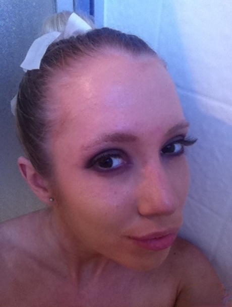 30yo pornstar Nicki Blue takes sexy selfies of her tiny tits & swollen muff
