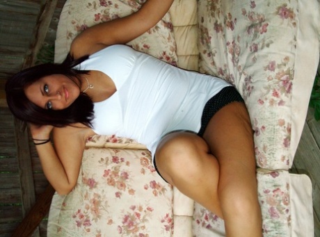 Voluptuous amateur teen Roxy Sapphire strips to her bikini & poses poolside