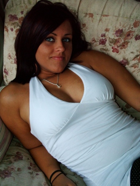 Voluptuous amateur teen Roxy Sapphire strips to her bikini & poses poolside