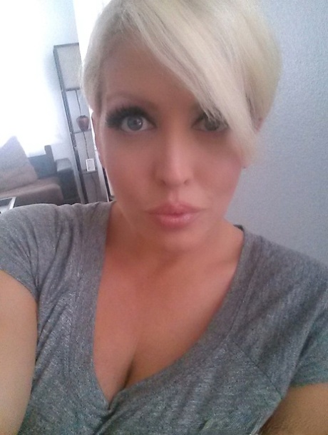 Blonde bombshell Alura Jenson shows her huge boobs and takes selfies at home