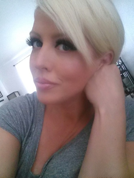 Blonde bombshell Alura Jenson shows her huge boobs and takes selfies at home