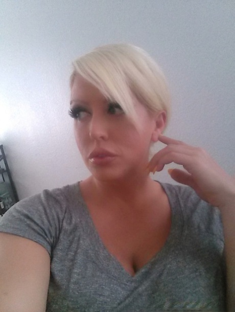 Blonde bombshell Alura Jenson shows her huge boobs and takes selfies at home