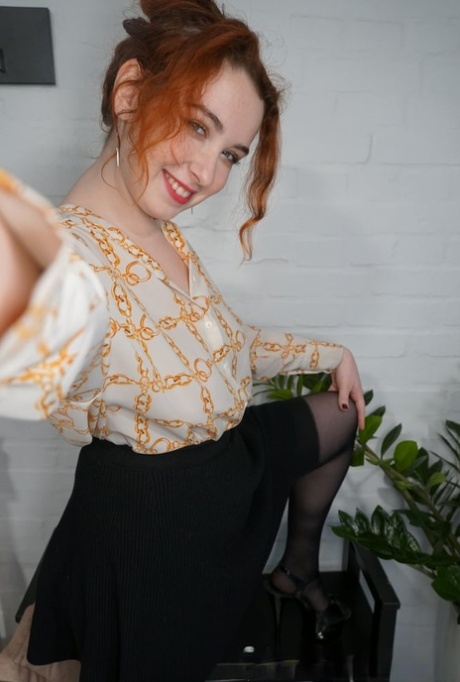 Voluptuous redhead showing off her juicy boobs and booty while taking selfies
