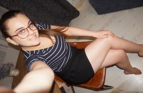 Alluring amateur takes nude selfies while flaunting her big boobs & ass