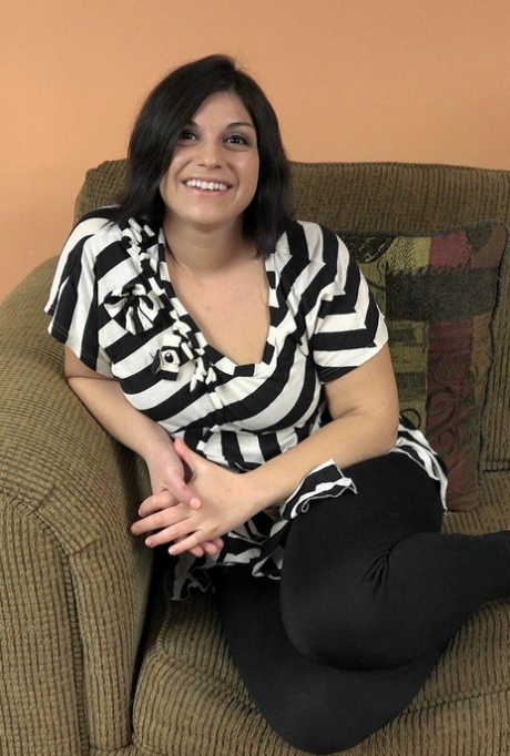 Brunette amateur Serenity Chaste shows her chubby body and blows a knob