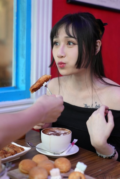 Chinese babe with big tits Xiao Ye Ye gets seduced & fucked on the first date