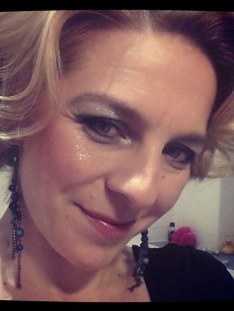 Mature mom posing provocatively in her personal no-makeup compilation