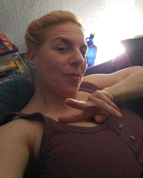 Mature mom posing provocatively in her personal no-makeup compilation