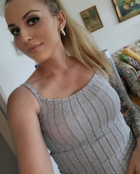 Glamorous babe teases with her juicy tits while showing off her tattoos