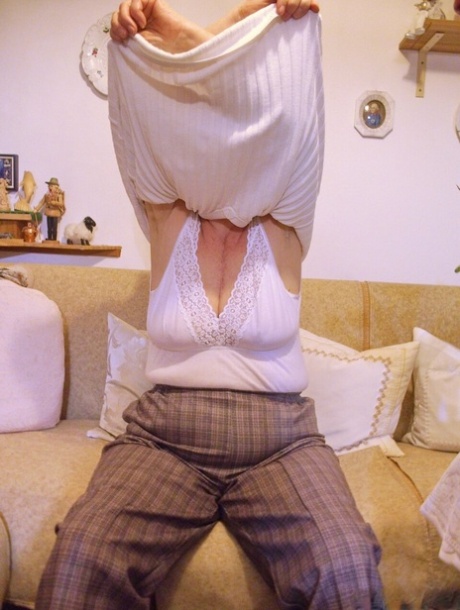Naughty granny Giesmunde teases with her saggy tits while fully naked