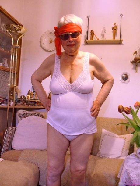 Naughty granny Giesmunde teases with her saggy tits while fully naked